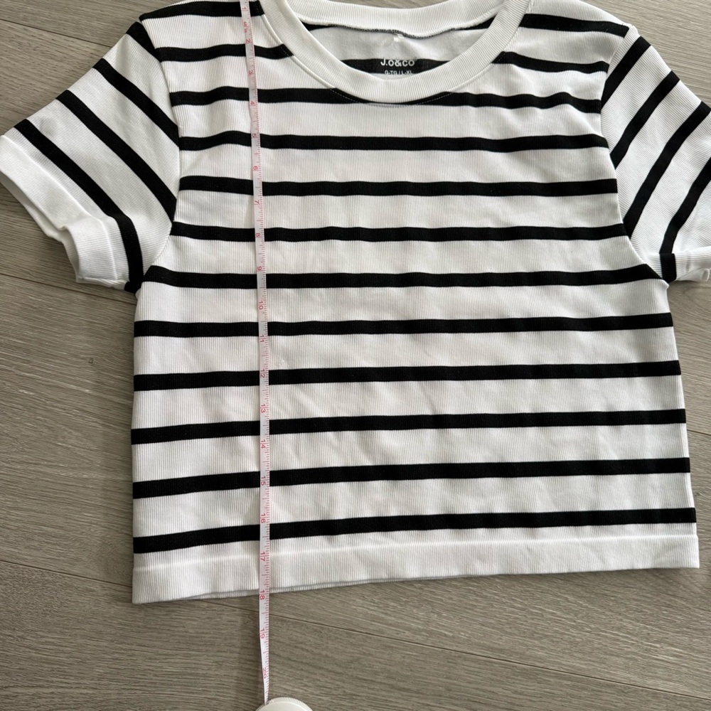 Bundle Crop Tops - image 5